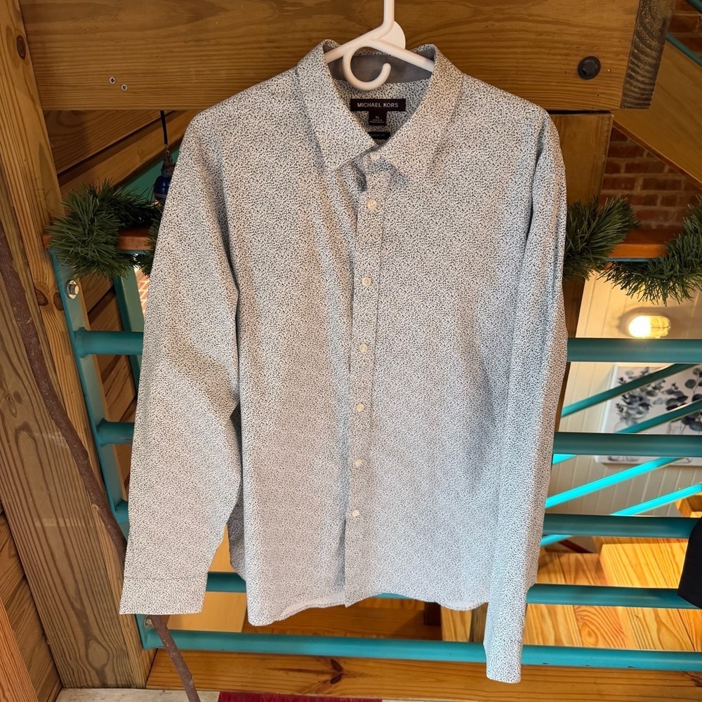Men’s Michael Kors Long Sleeve Shirt Size XL​​